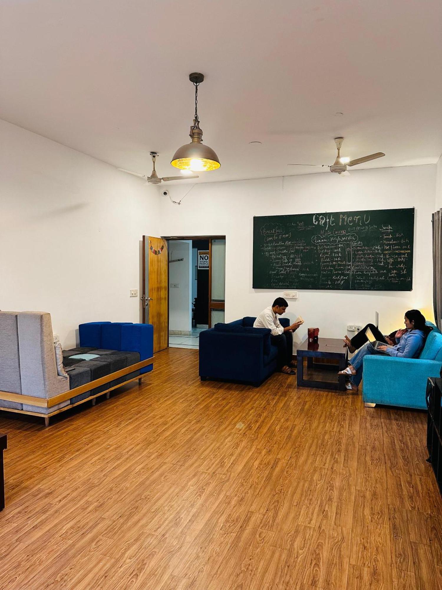 نيودلهي A Sleepy Fox Hostel المظهر الخارجي الصورة