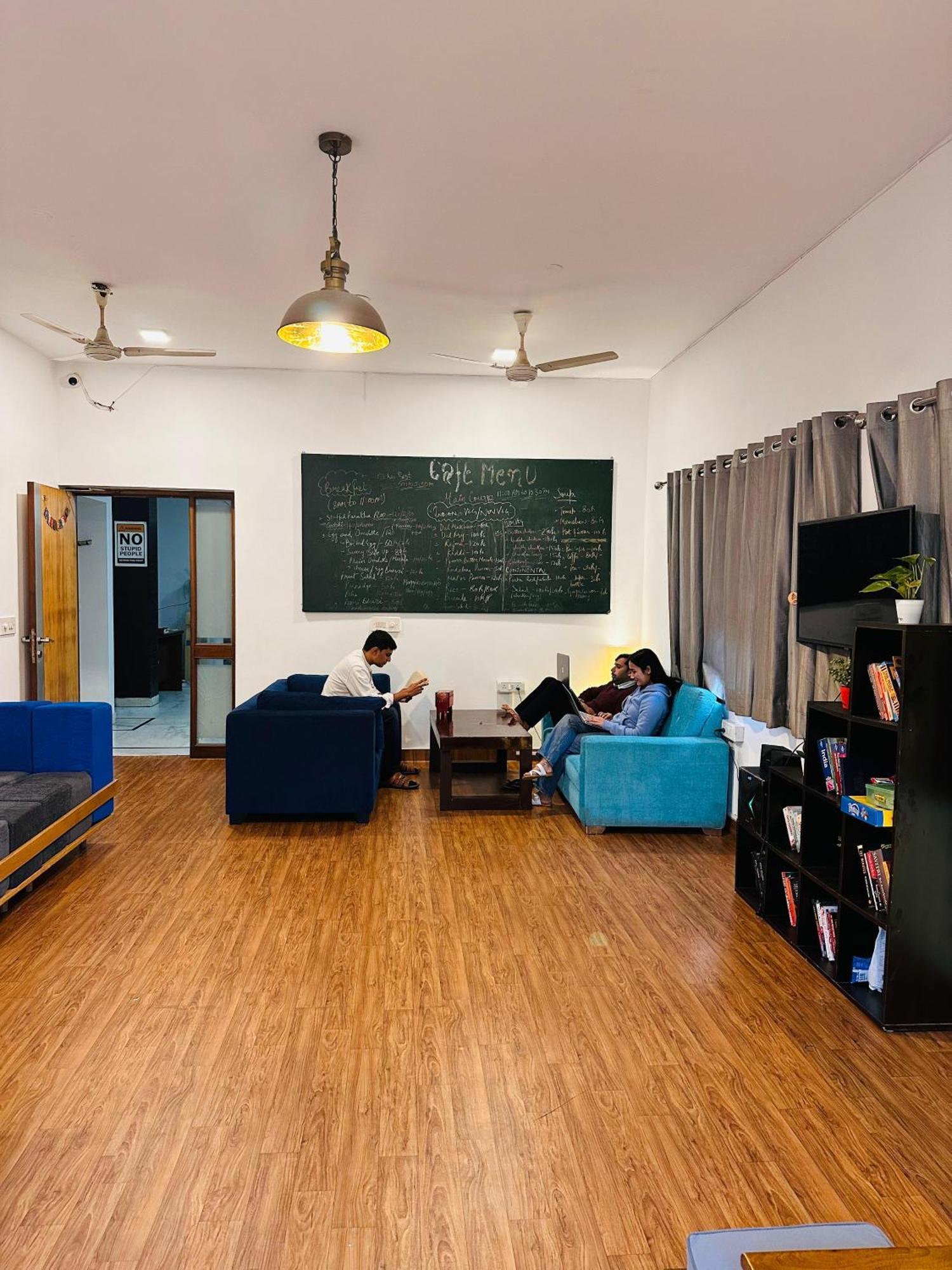 نيودلهي A Sleepy Fox Hostel المظهر الخارجي الصورة